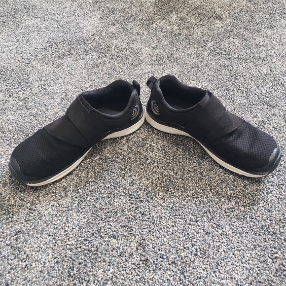 Topo Athletic COR shoes, black/white,  size 6.5 - Picture 6 of 13